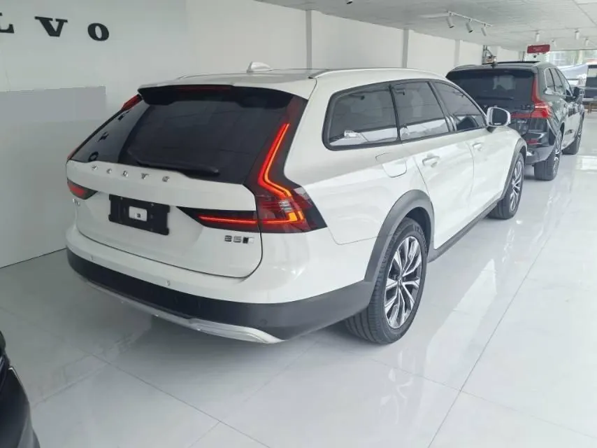 Volvo V90 (Imported) 2022 V90 Cross Country 48V 2.0T B5 AWD Zhiyuan Edition Automatic Gear 7