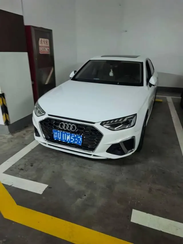 Открыть галерею: Audi 2020 A4L 2.0TFSI 40TFSI Fashion Dynamic Automatic