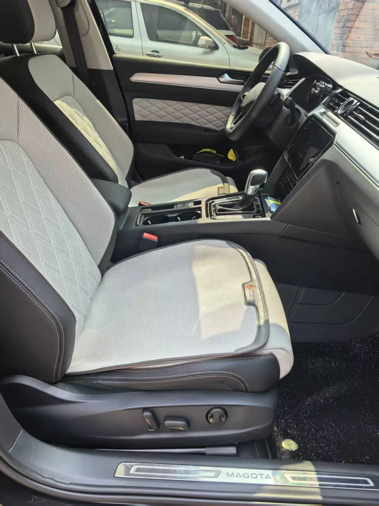 Volkswagen 2025 Magotan 2.0TSI 330TSI Luxury (Modified 2) Automatic Gear 6