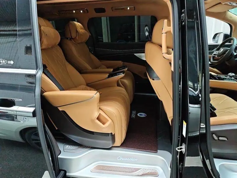 Denza 2025 Denza D9 DM-i 1.5T stepless four-wheel drive automatic gear 7