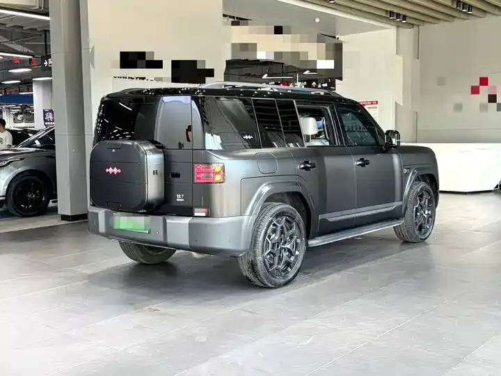 Titanium 7 2025 190KM 4WD Ultra Edition 10