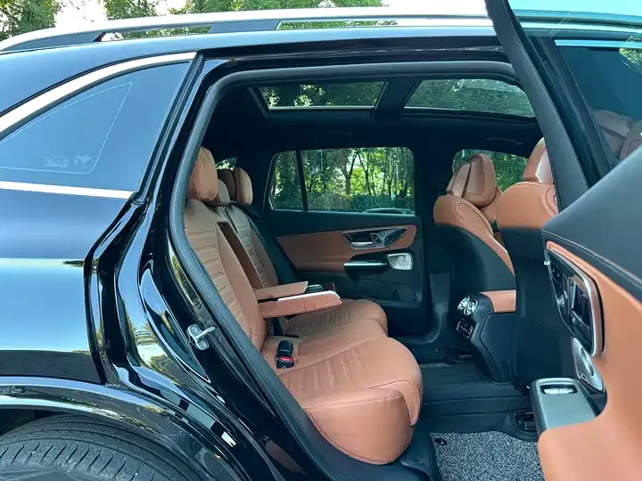 Mercedes Benz GLC 2025 GLC 300 L 4MATIC Luxury 5-seat 12