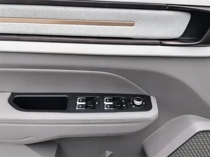 Geely ICON 2026 Chocolate 1.5TD Alcohol Edition 9