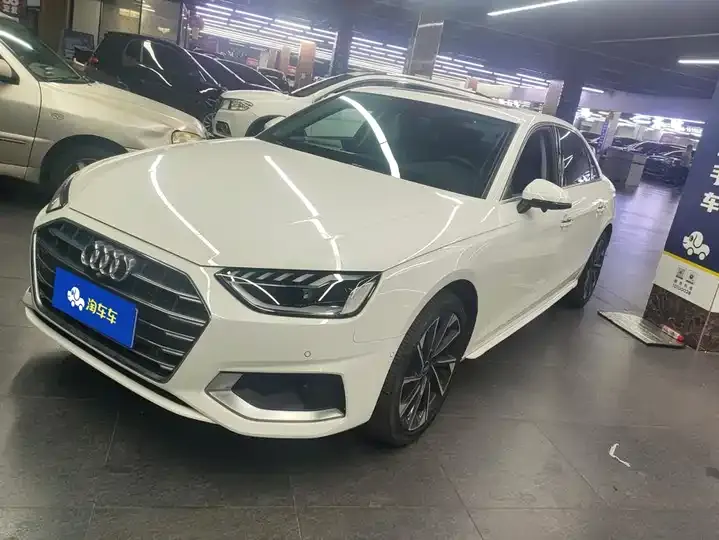 Audi A4L 2022 40 TFSI Deluxe Elegant - View 1