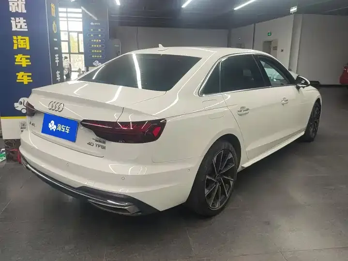 Audi A4L 2022 40 TFSI Deluxe Elegant 3