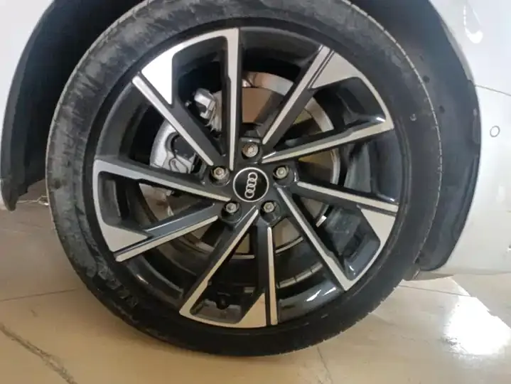 Audi A4L 2022 40 TFSI Deluxe Elegant 6