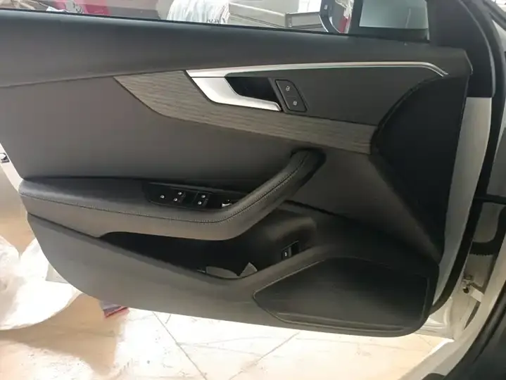 Audi A4L 2022 40 TFSI Deluxe Elegant 7