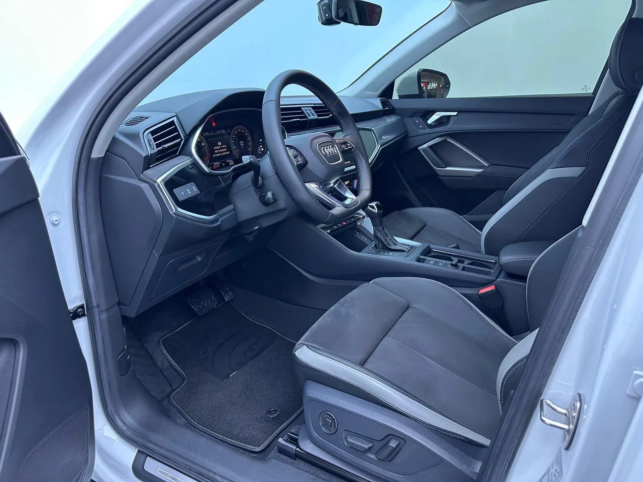 Audi 2022 Q3 1.4TFSI 35TFSI Fashion Dynamic Automatic 5