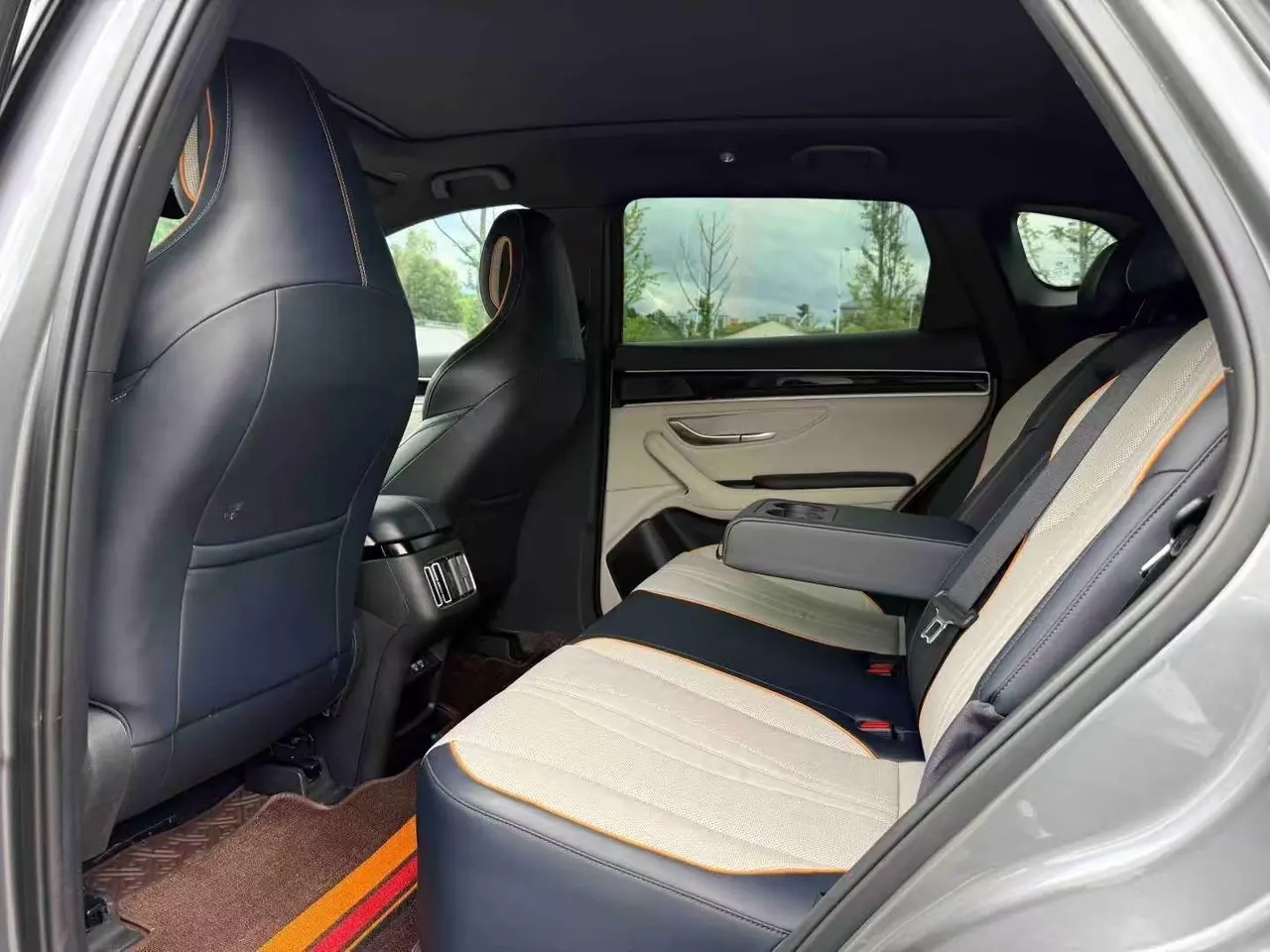 BYD Song PLUS New Energy 2022 Song PLUS DM-i 1.5 Stepless 110KM Flagship PLUS 5G Edition Automatic Gear 3