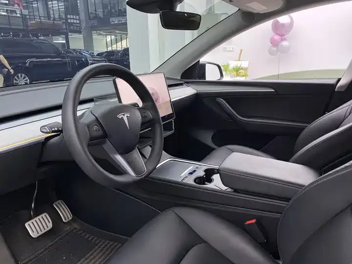 Model Y 2024 rear-wheel drive version 5