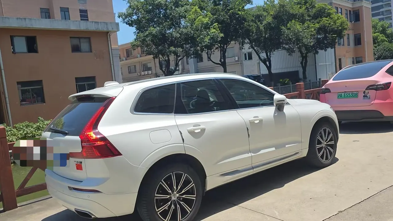 Volvo 2020 XC60 2.0T T5 4-wheel drive smart luxury automatic gear 6