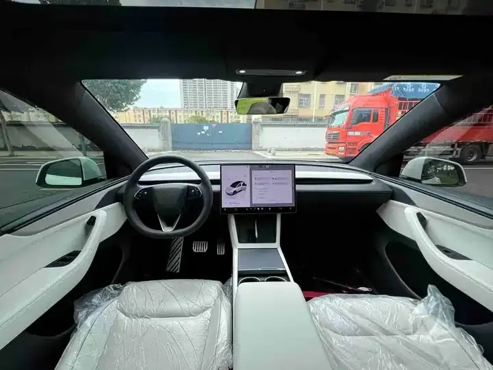 Model Y L 2025 long-range all-wheel drive version 6