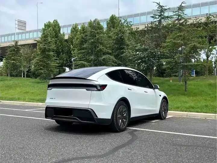 Model Y L 2025 long-range all-wheel drive version 7