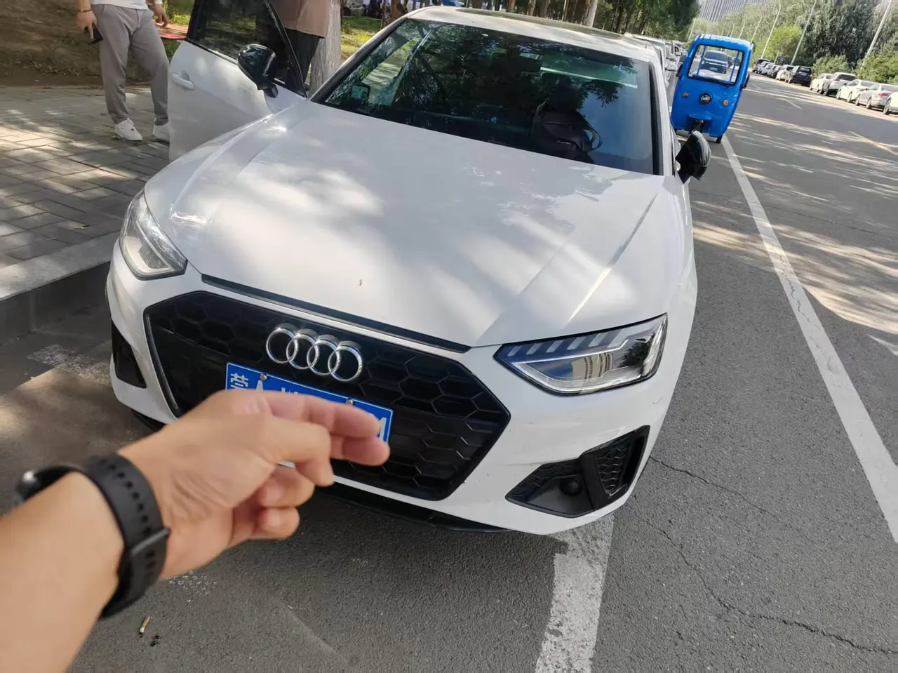 Audi 2024 A4L 2.0TFSI 40TFSI Deluxe Dynamic Automatic 2