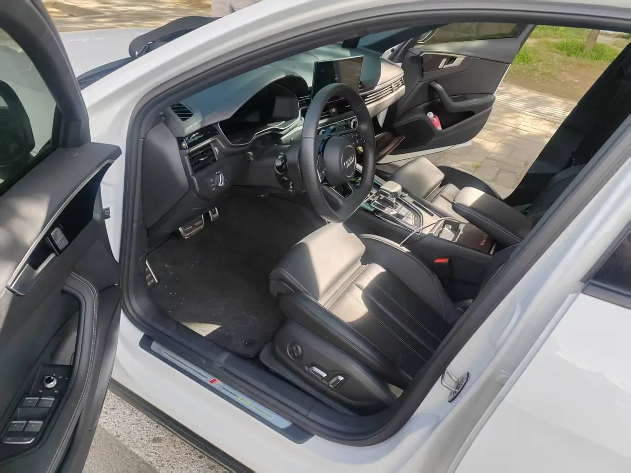 Audi 2024 A4L 2.0TFSI 40TFSI Deluxe Dynamic Automatic 3