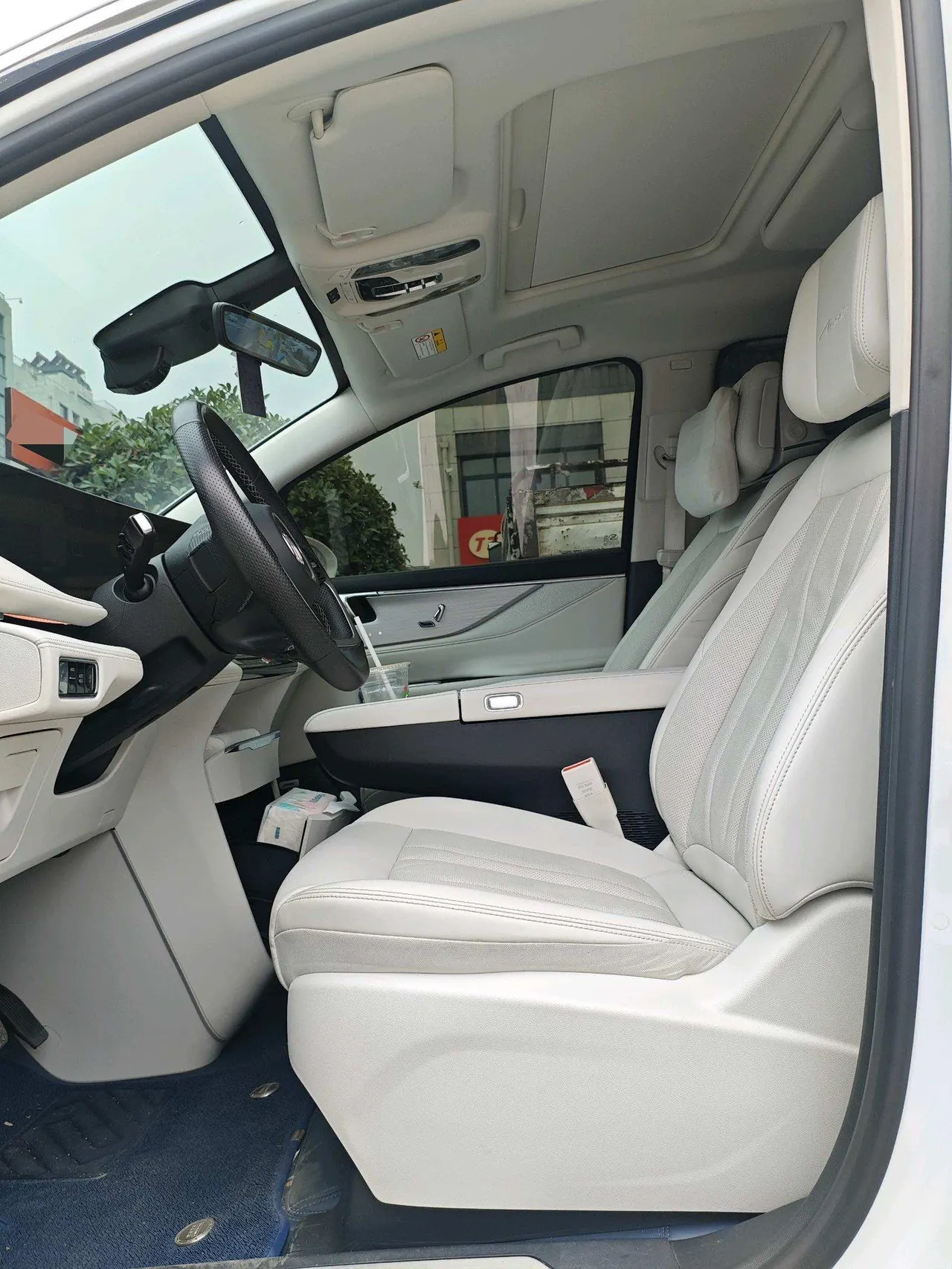 Buick 2024 GL8 Lu Zun PHEV 1.5T Exclusive Edition 7-seat Automatic Gear 4