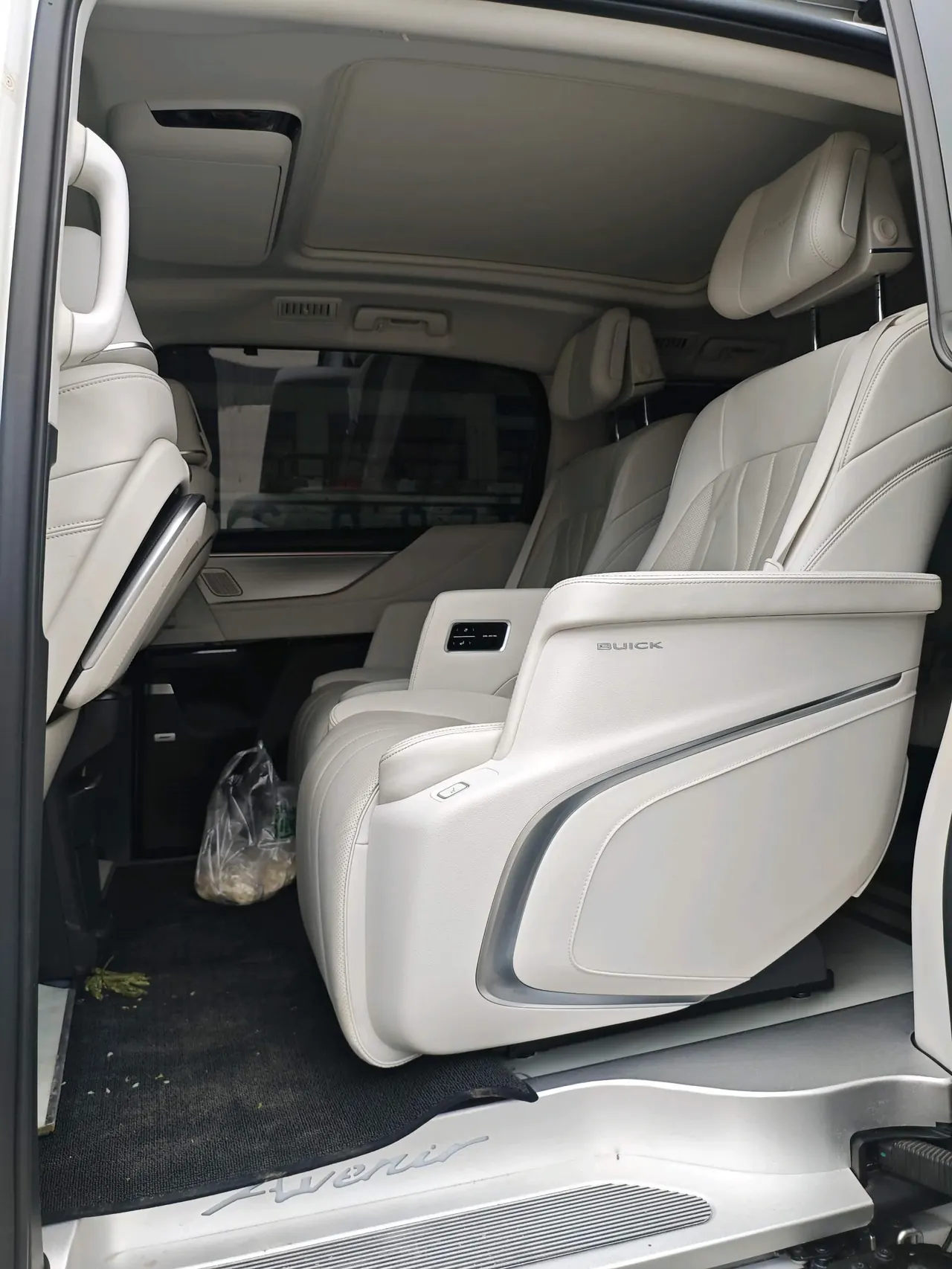 Buick 2024 GL8 Lu Zun PHEV 1.5T Exclusive Edition 7-seat Automatic Gear 5