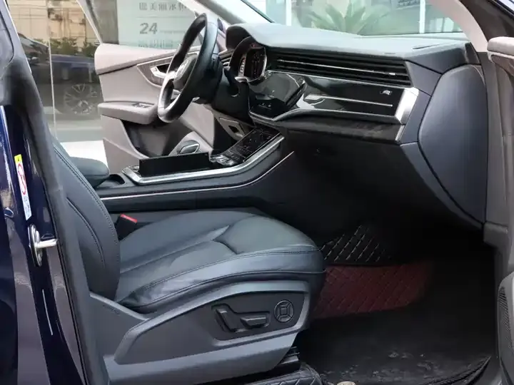 Audi Q8 2021 55 TFSI Deluxe Dynamic 5