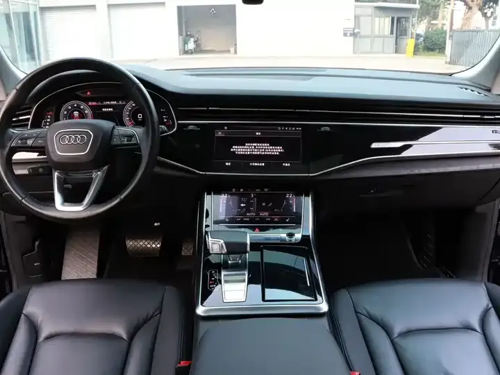 Audi Q8 2021 55 TFSI Deluxe Dynamic 8