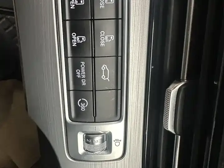 Roewe iMAX8 2022 400TGI Gathering Edition 11