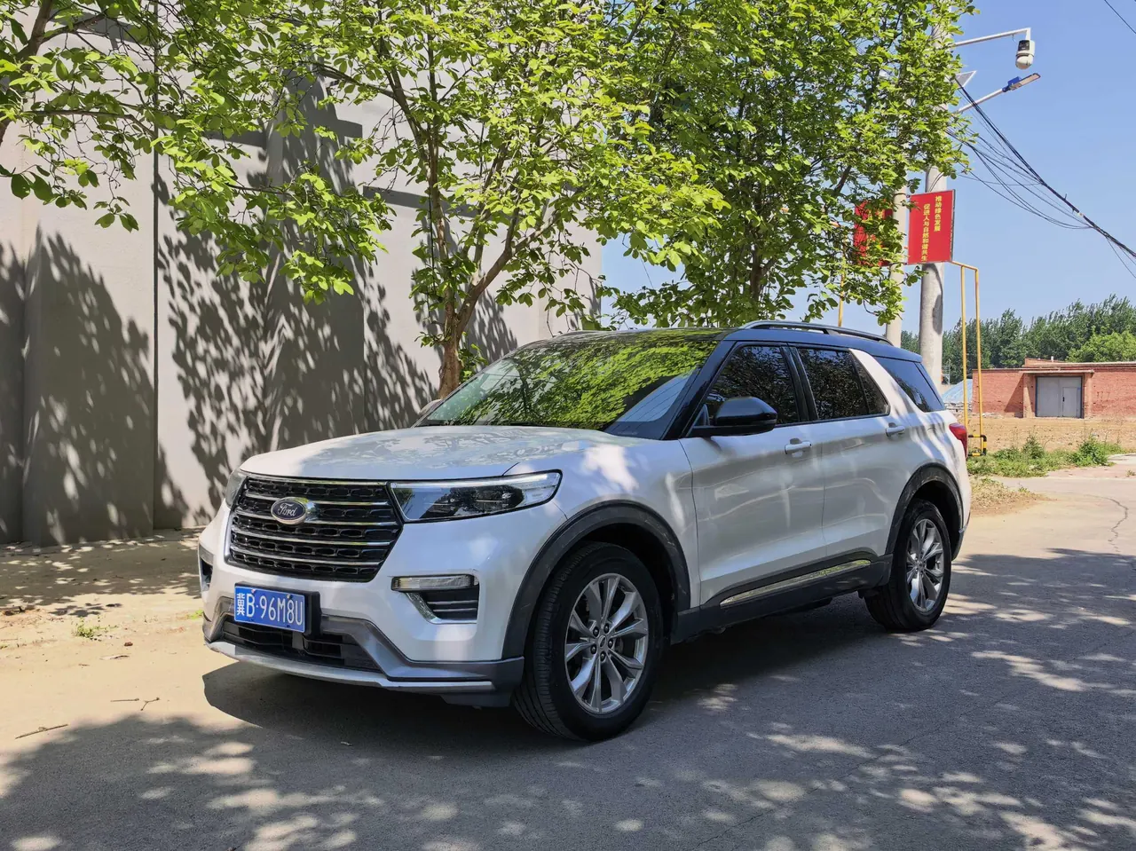Открыть галерею: Ford 2020 Explorer 2.3T EcoBoost 285 Four-wheel Drive Titanium Edition 6-seat Automatic Gear