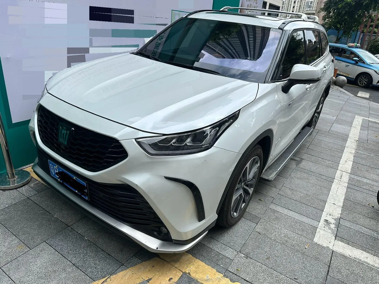 Toyota 2024 Crown Land Release HEV 2.5 Stepless Four-wheel Drive Flagship Automatic Gear - View 1