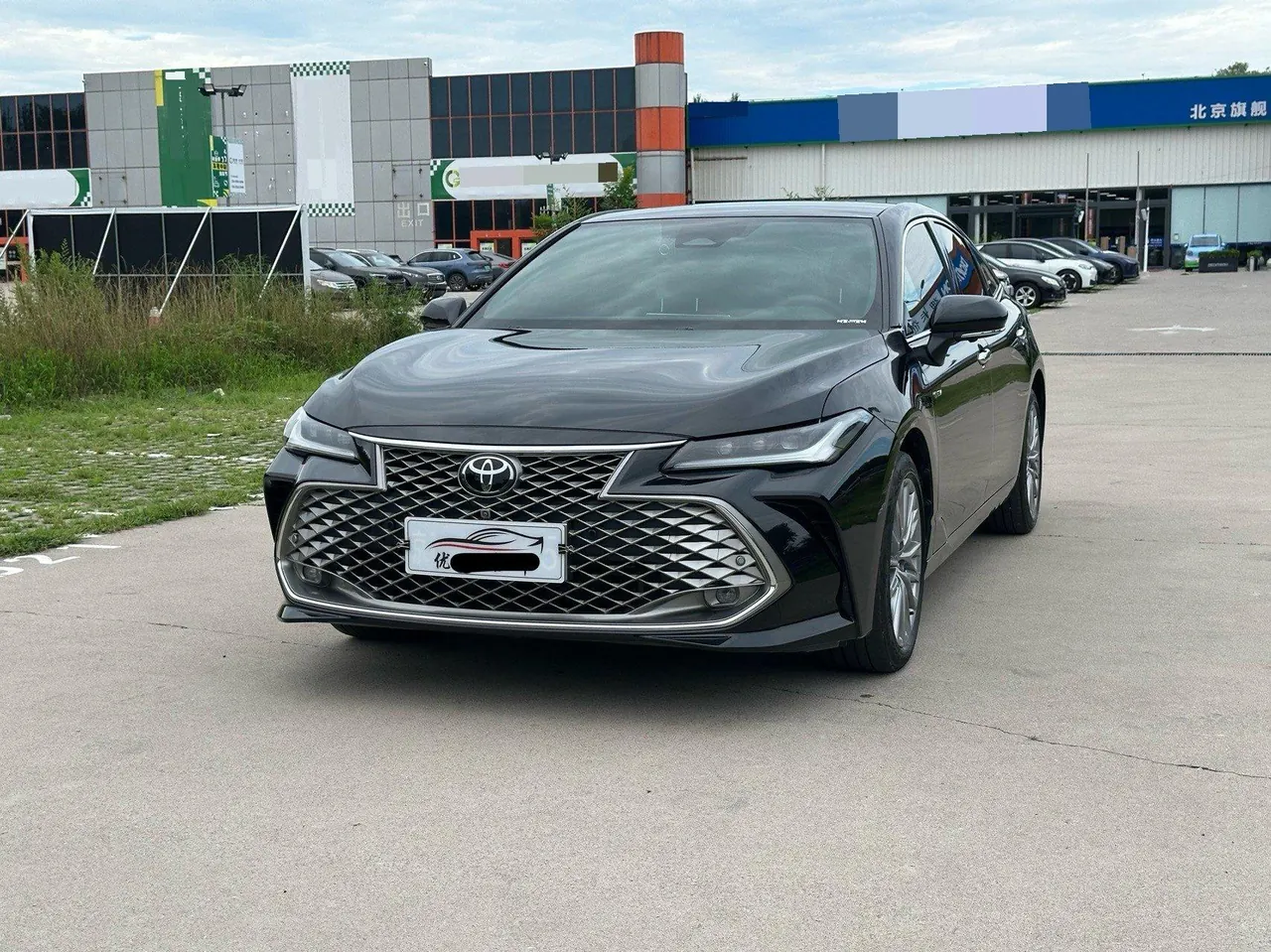 打开图片灯箱:Toyota 2024 Asian Dragon Double Engine 2.5 Stepless XLE Premium Automatic Gear