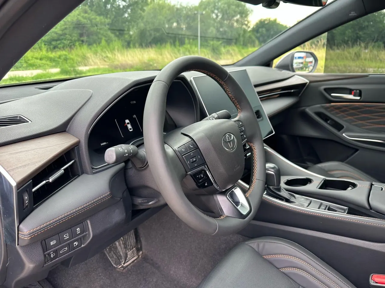 Toyota 2024 Asian Dragon Double Engine 2.5 Stepless XLE Premium Automatic Gear 5