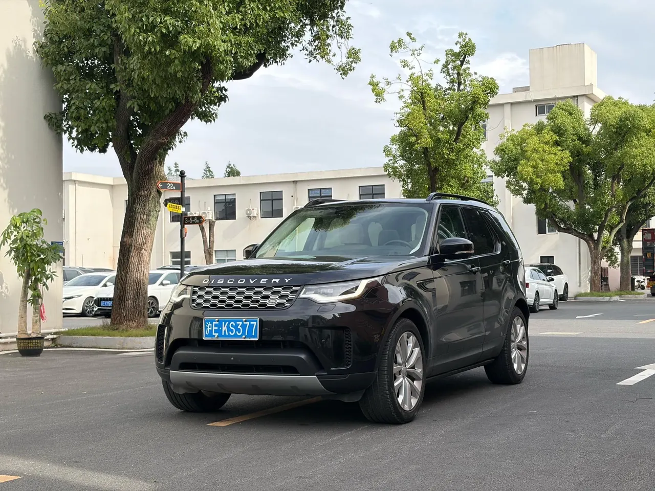 Открыть галерею: Land Rover found (imported) 2024 found 5 48V 3.0T 360PS S automatic gear