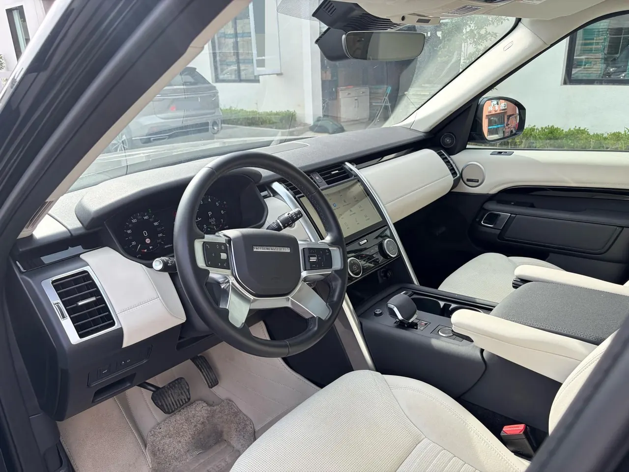 Land Rover found (imported) 2024 found 5 48V 3.0T 360PS S automatic gear 3