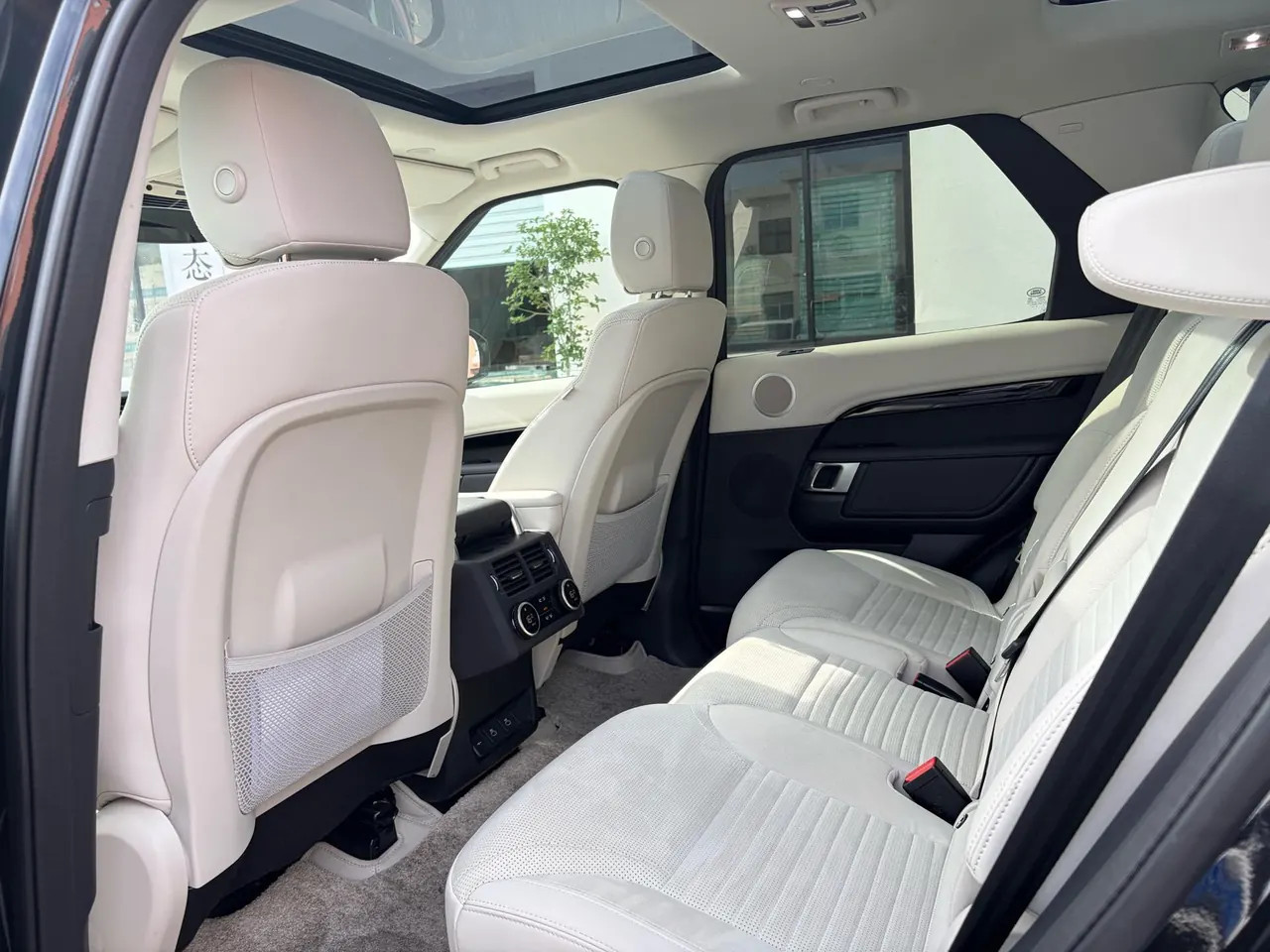 Land Rover found (imported) 2024 found 5 48V 3.0T 360PS S automatic gear 4