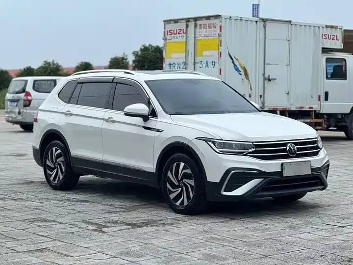 Tiguan L 2023 330TSI Automatic Two-Drive Smart Edition 3