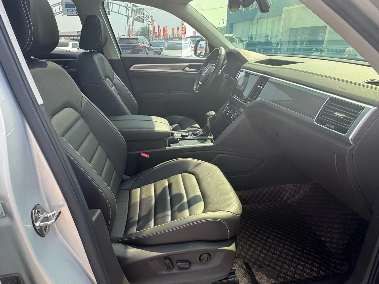 Volkswagen 2020 Tuang 2.0TSI 380TSI Four-wheel Drive Deluxe Edition Automatic Gear 9