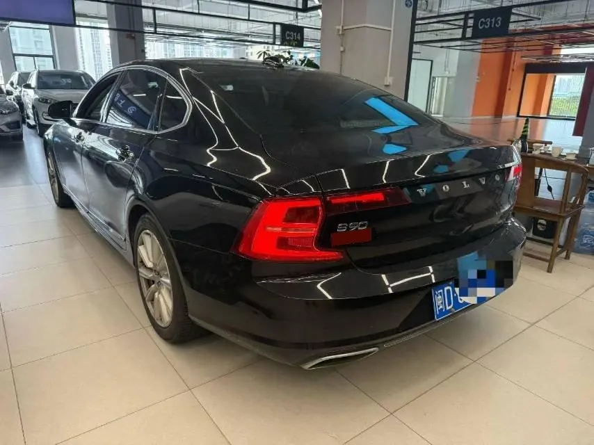 Volvo 2020 S90 2.0T T5 Zhiyuan Deluxe Edition Automatic Gear 5