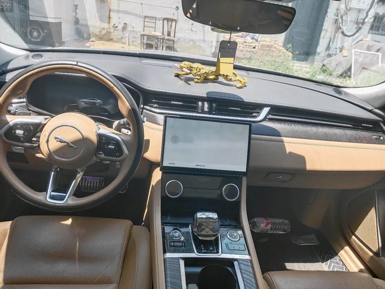 Jaguar 2024 XFL 2.0T P 12500.00g Drive Enjoy Deluxe Edition Automatic Gear 3