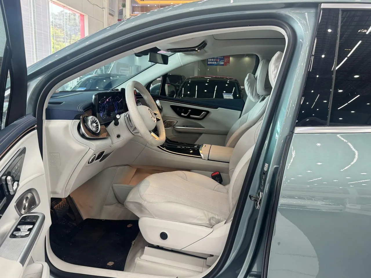 Mercedes Benz 2024 EQE SUV 500 4MATIC EQE SUV 500 4MATIC Deluxe Edition Automatic 8