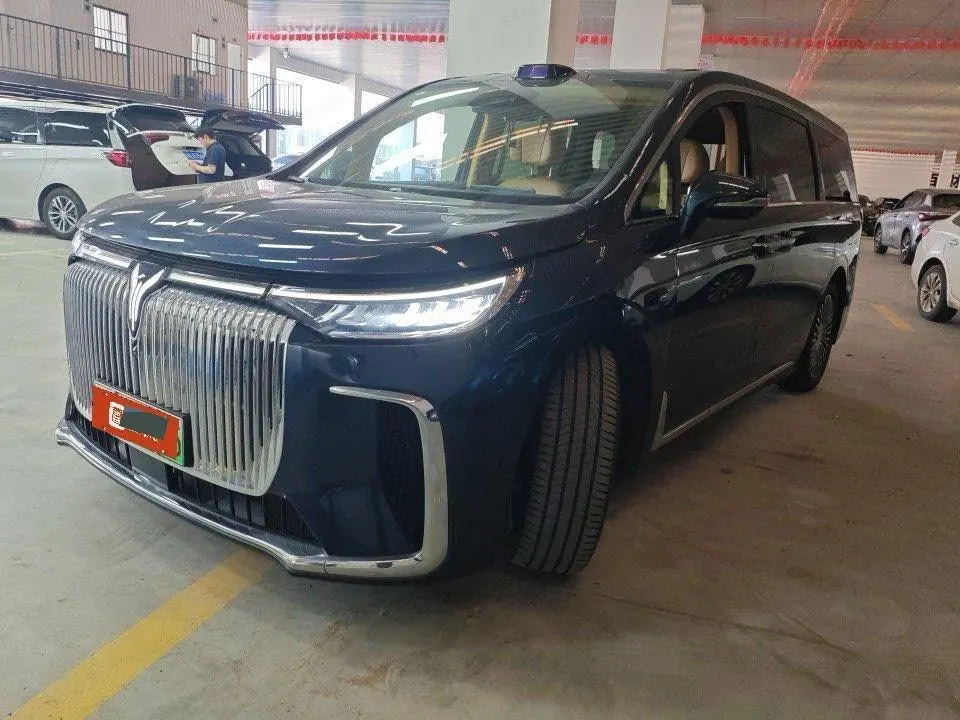Voyah 2025 dreamers PHEV 1.5T four-wheel drive distinguished dry Kun version automatic gear - View 1