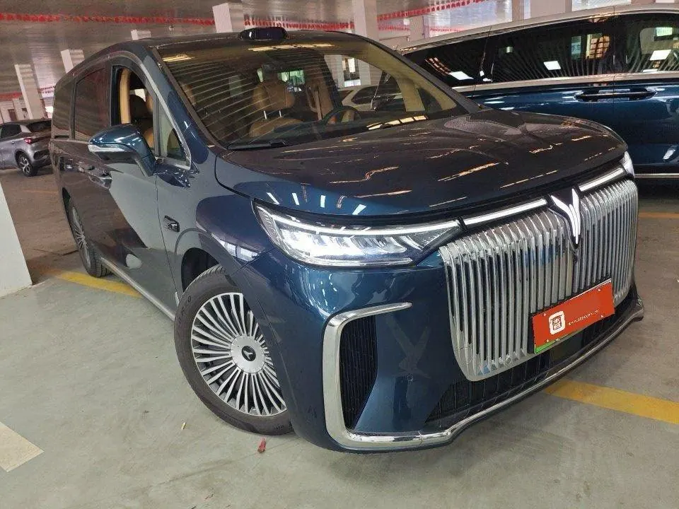 Voyah 2025 dreamers PHEV 1.5T four-wheel drive distinguished dry Kun version automatic gear 2