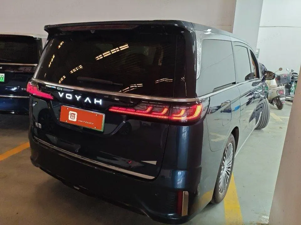 Voyah 2025 dreamers PHEV 1.5T four-wheel drive distinguished dry Kun version automatic gear 3