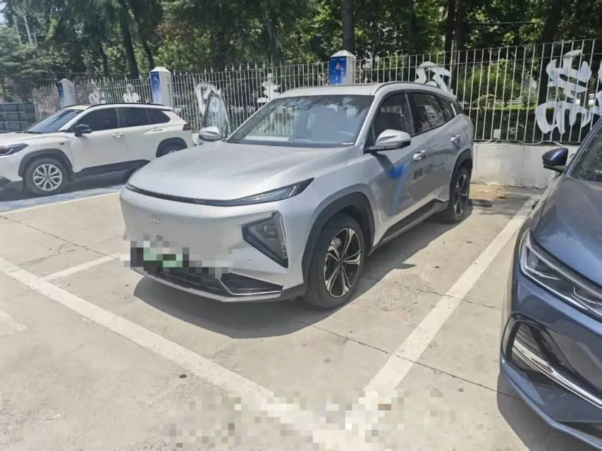Geely Galaxy 2025 L7 EM-i 1.5 115km Discovery Edition Automatic Gear - View 1