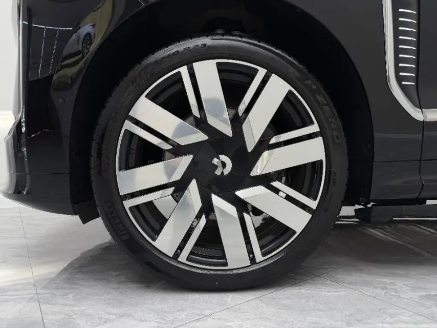 NIO 2026 ES 9 102kWh Administrative Island Signature Edition Automatic Gear 5