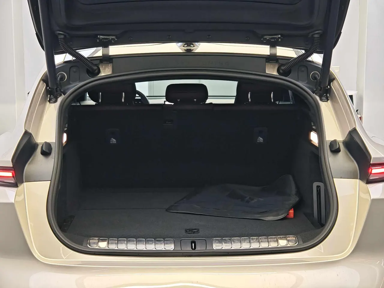 NIO 2024 ET5T 100kWh Touring automatic 15
