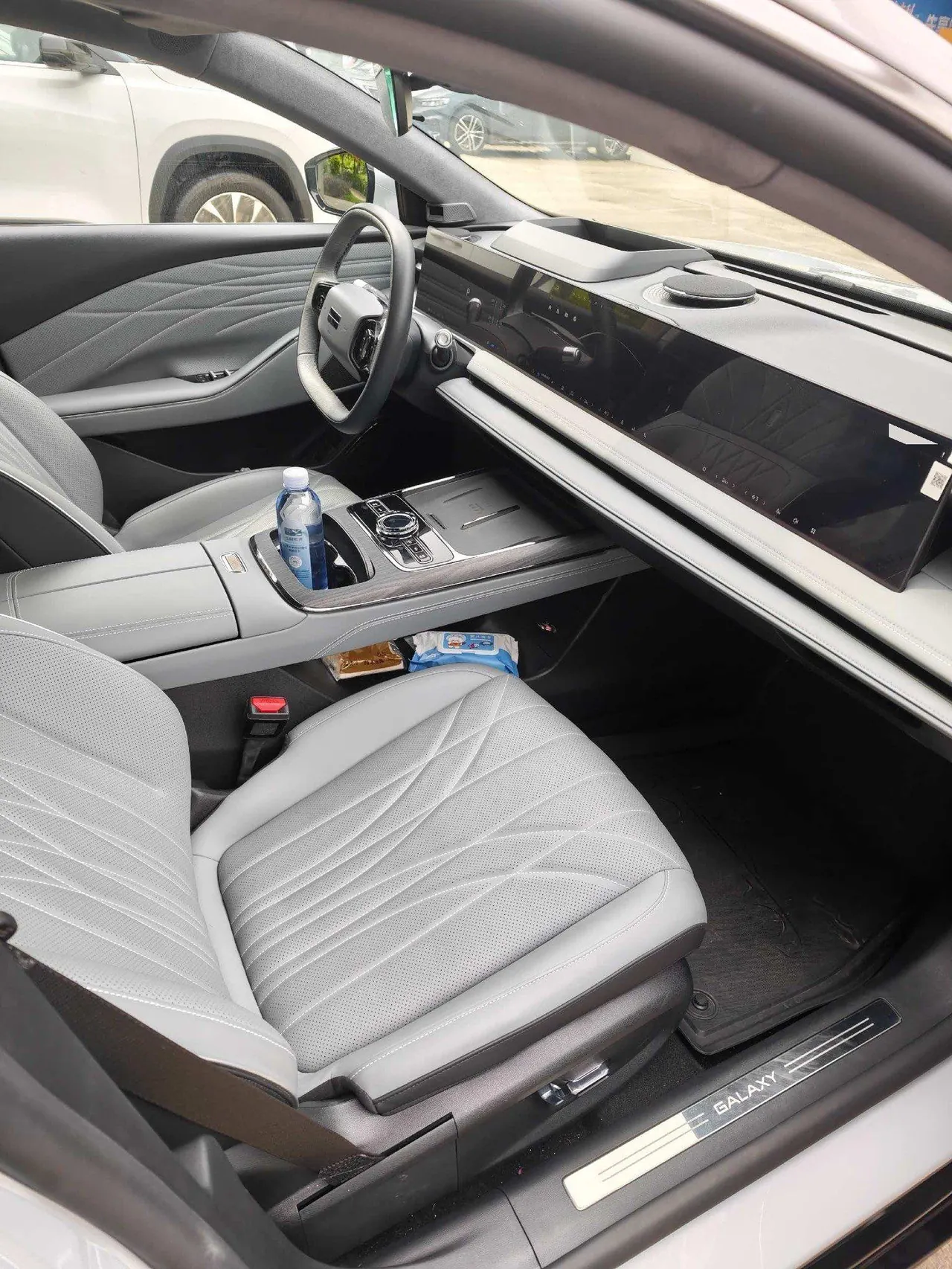 Geely Galaxy 2025 E 8 700km sailing smart driving version of automatic gear 4