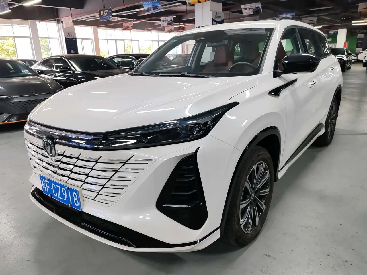 打开图片灯箱:ChangAn 2024 CS75 PLUS 1.5T Champion Edition Smart Driving and Strong Navigation Automatic Gear