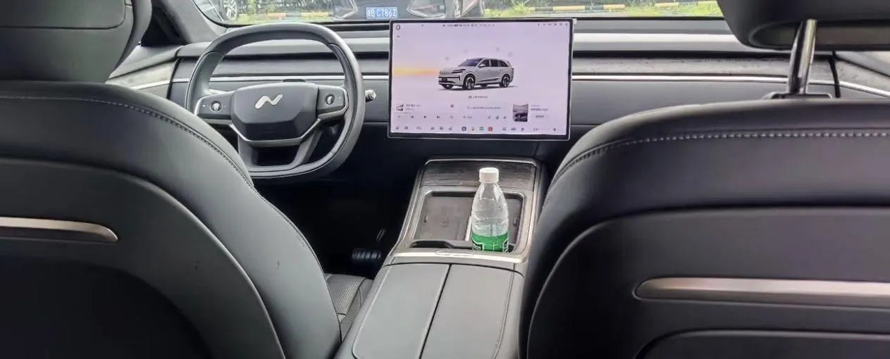 ONVO 2025 L90 Pro six-seat automatic gear 3