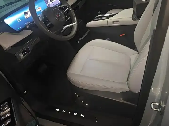 Buick GL8 2025 Lu Zun Exclusive Edition 9