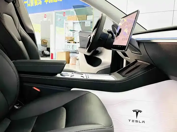 Model Y 2024 rear-wheel drive version 3