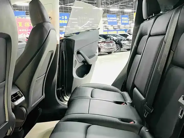 Model Y 2024 rear-wheel drive version 4