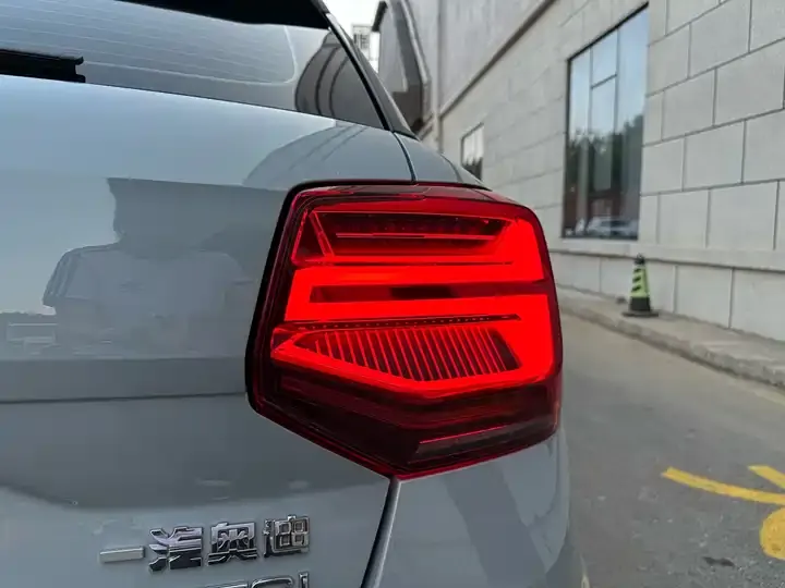 Audi Q2L 2022 35 TFSI Fashion Dynamic 6