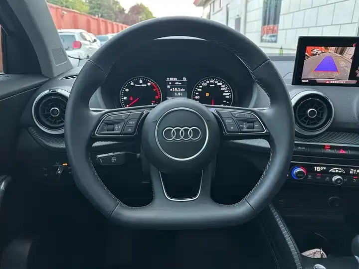 Audi Q2L 2022 35 TFSI Fashion Dynamic 8